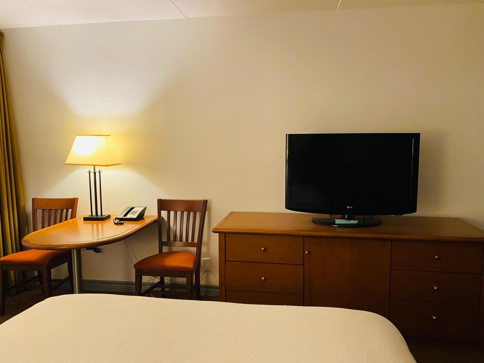 Hotel & Conference Centre 3*